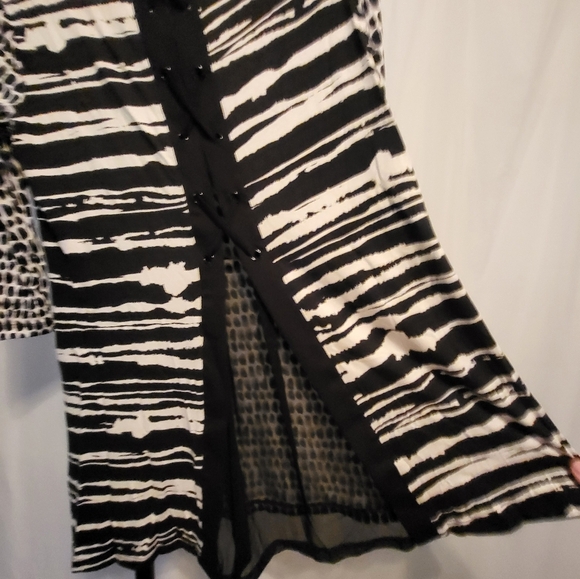 LYNN RITCHIE SILVER 3/4 Sleeve, Back Cut Out Criss Cross Mesh Top, MEDIUM, NWT - Picture 4 of 8